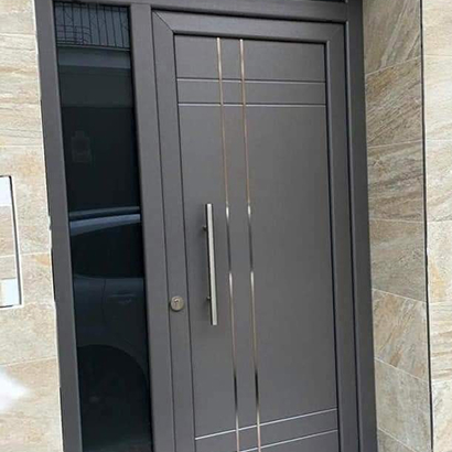 Puerta principal de diseño elegante